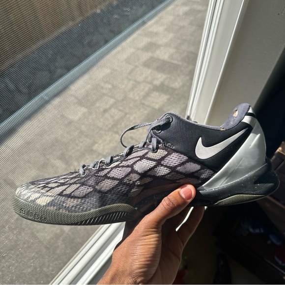 Kobe 8 Nike is size 12.5 - Picture 2 of 11